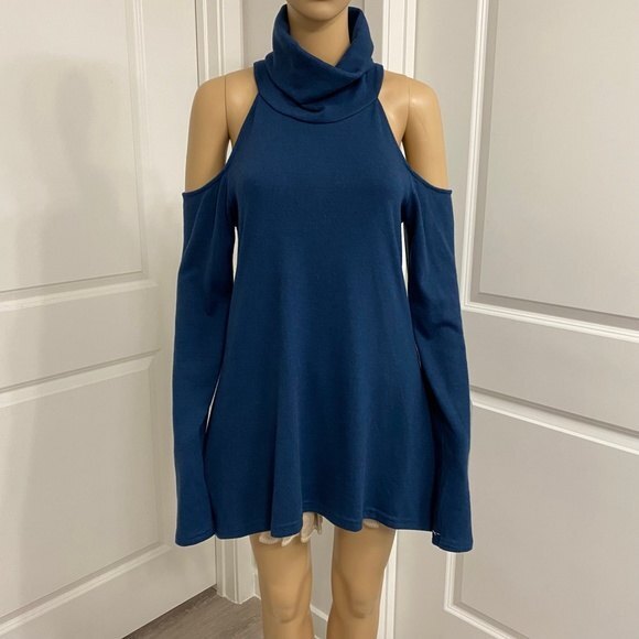 Abi Ferrin Cold Shoulder Long Sleeve Swing Silhouette Tunic Top. Blue. Small. - Picture 5 of 10